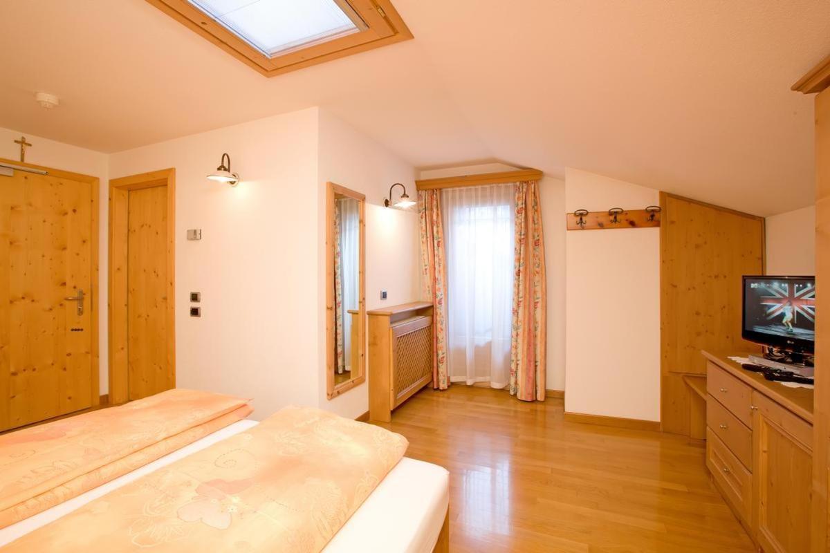 Hotel Garni Al Plan Livigno Exteriör bild