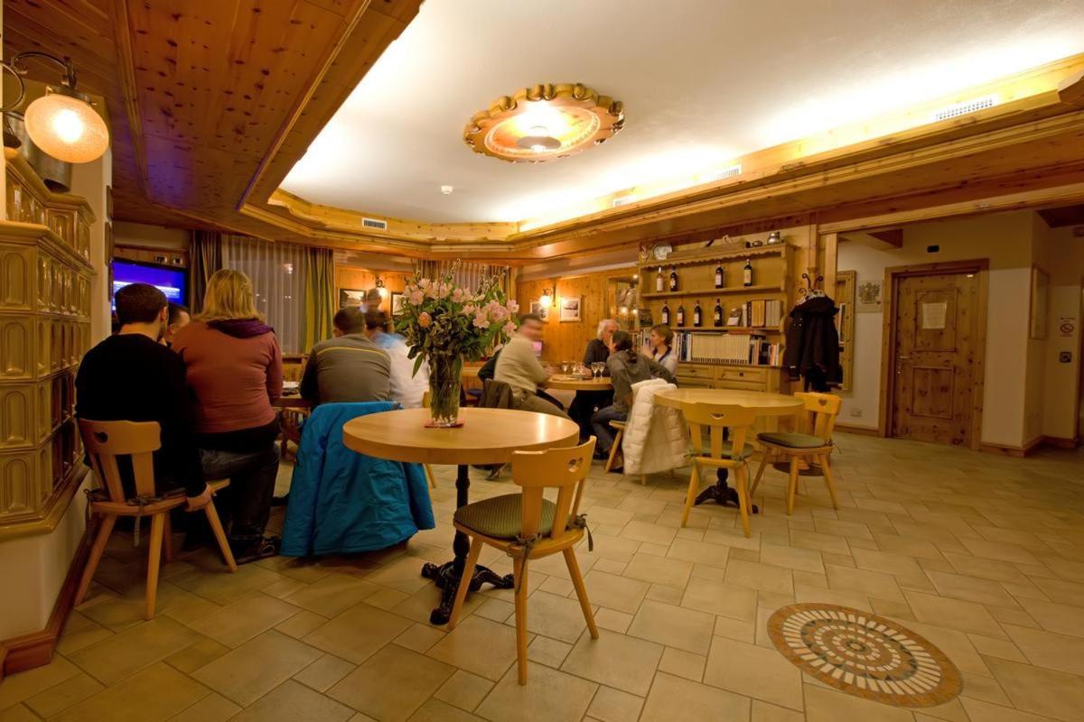 Hotel Garni Al Plan Livigno Exteriör bild